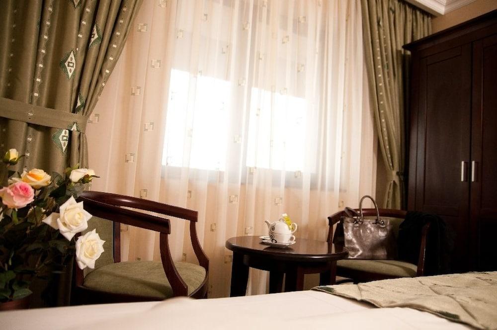 Hotel Rapsodia City Center Botoszany Zewnętrze zdjęcie