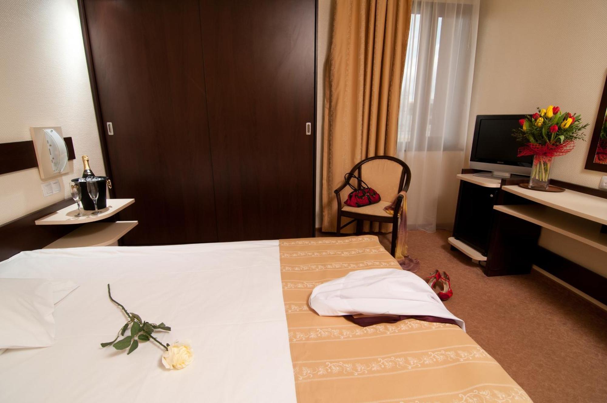 Hotel Rapsodia City Center Botoszany Zewnętrze zdjęcie