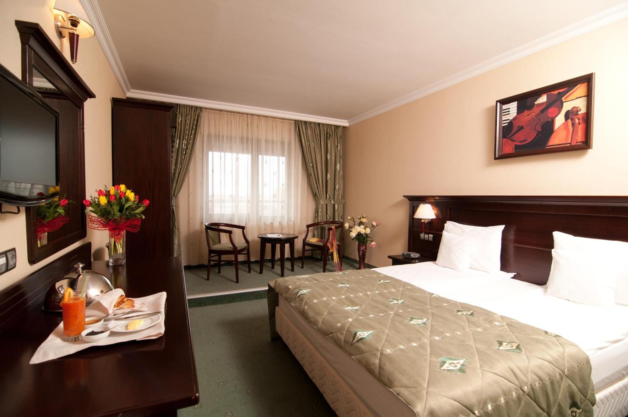 Hotel Rapsodia City Center Botoszany Zewnętrze zdjęcie