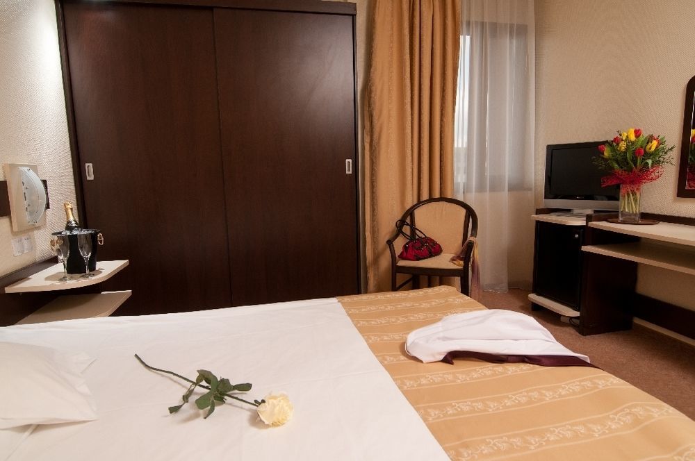Hotel Rapsodia City Center Botoszany Zewnętrze zdjęcie