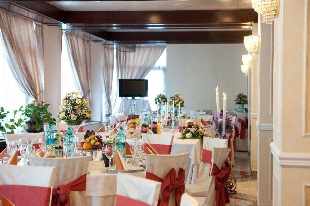 Hotel Rapsodia City Center Botoszany Zewnętrze zdjęcie