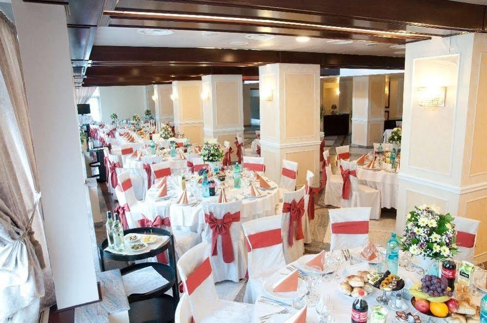 Hotel Rapsodia City Center Botoszany Zewnętrze zdjęcie