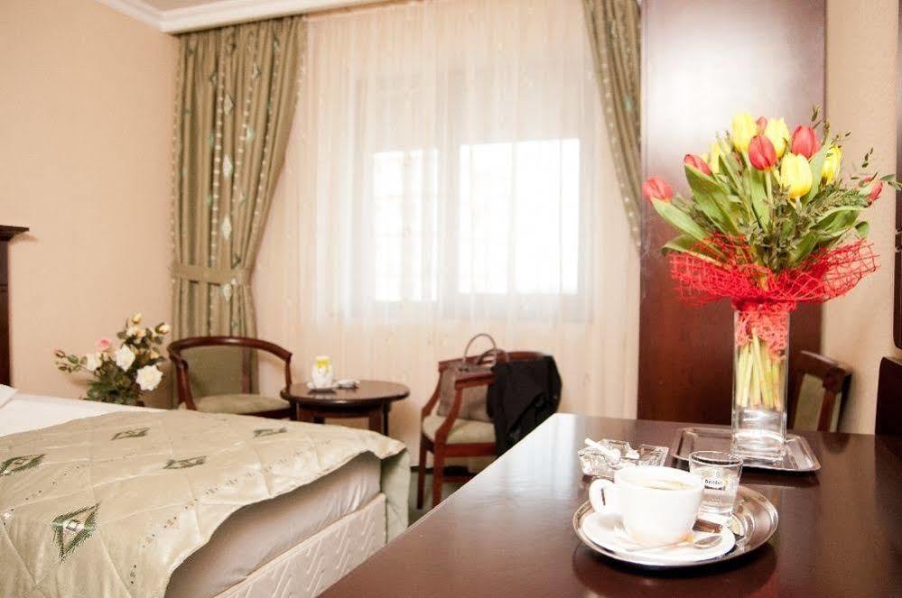 Hotel Rapsodia City Center Botoszany Zewnętrze zdjęcie